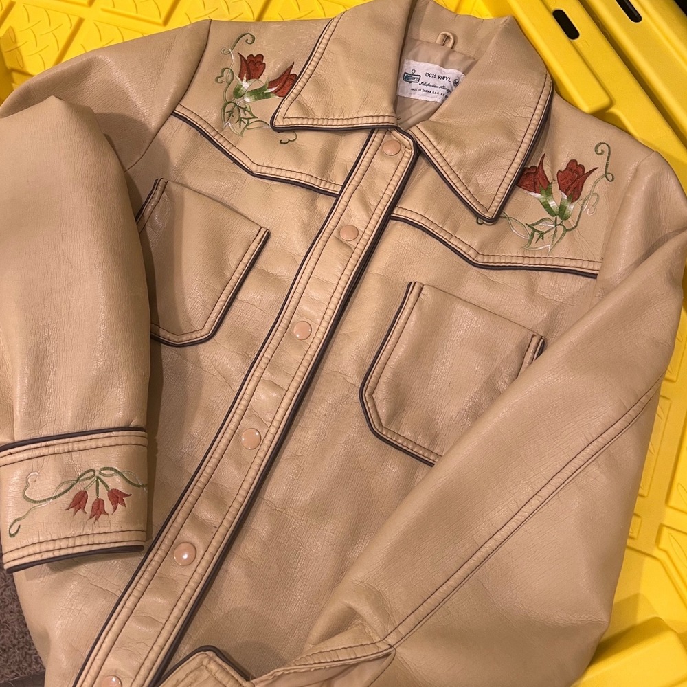 K-Mart Vinyl Western Jacket Womens Medium Tan Floral Embroidered Vintage 70s